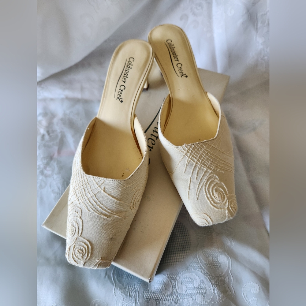Coldwater Creek Women's "Abstract Embellished Mule" Sz 8M Pale Yellow